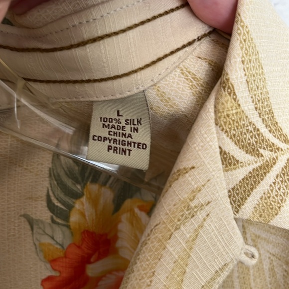 🌺RARE TOMMY BAHAMA 100% SILK HOLIDAY HAWAIIAN BUTTON DOWN SZ L EXCELLENT COND. - Picture 4 of 7